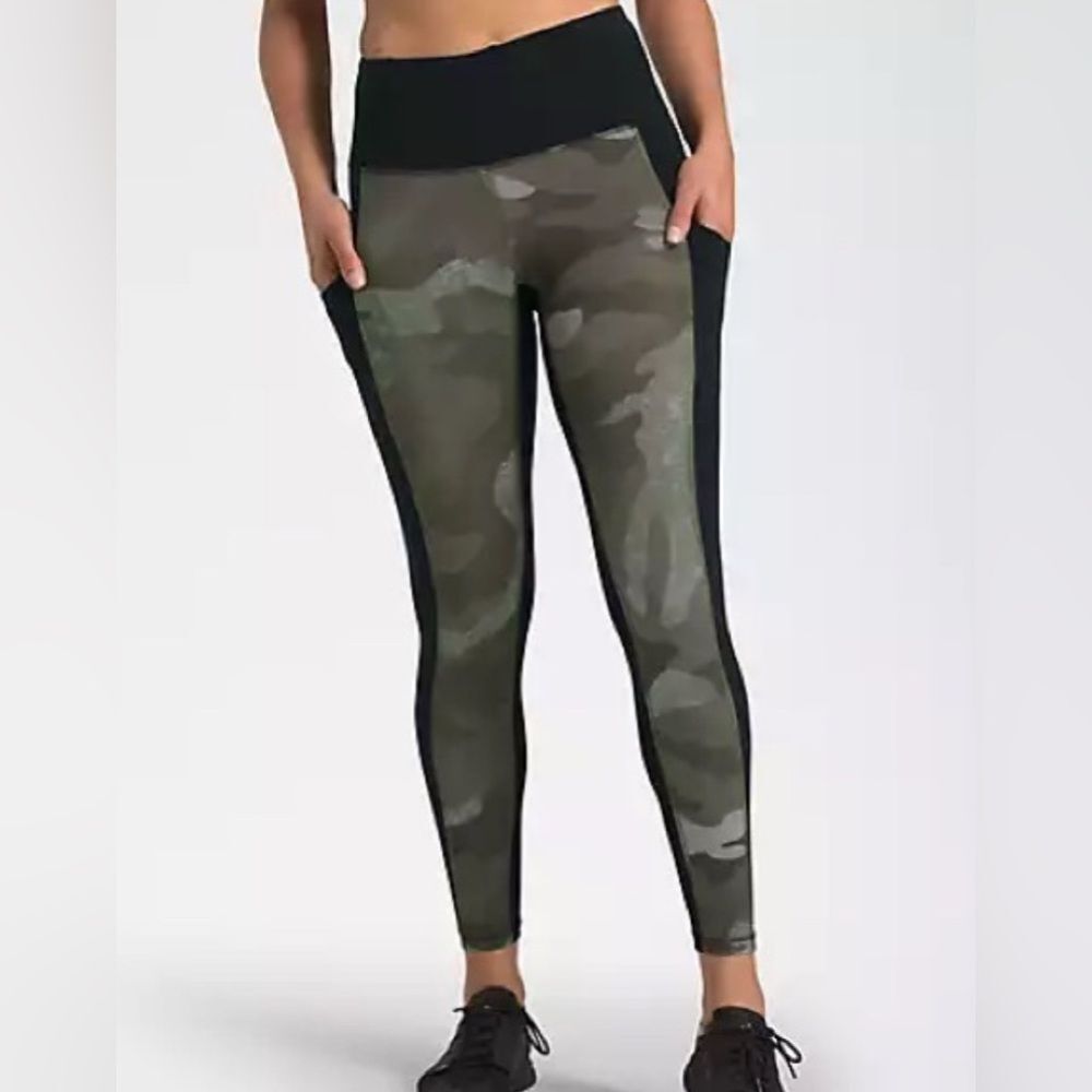The North Face Motivation Leggings Camp Black Green Size Medium pockets